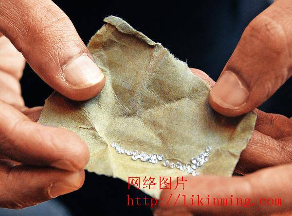 香港弥敦道降「钻石雨」